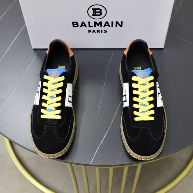 实价 Balmain巴尔曼b-Skate运动鞋 B-Skate 多材质拼接撞色运动鞋 ，鞋面饰有黑色鞋带，皮革拼接鞋舌点缀 Balmain 徽标， Tpu 鞋底